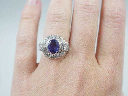 null 18k white gold ring with a natural Ceylon sapphire of 2.41 cts in a diamond...