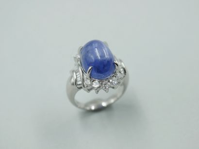 null 
Platinum ring set with a cabochon star sapphire of 15cts circled with brilliant-cut...