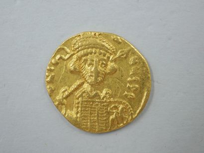  CONSTANTIN IV, HERACLIUS et TIBERE (668-681). Solidus. Constantin IV de f. avec...