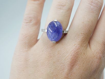 null 18k white gold ring set with a 15cts cabochon tanzanite in diamond-paved claws....