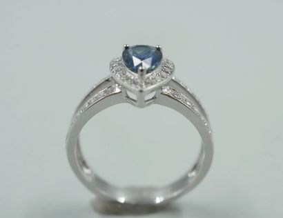 null 18k white gold double ring set with a 1.01ct pear cut sapphire in a diamond...