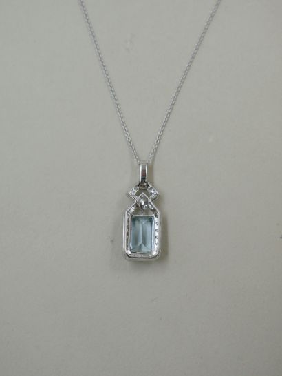 null Necklace in 18k white gold holding a rectangular pendant adorned with an emerald-cut...