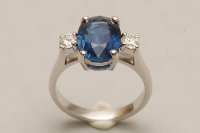 null 18k white gold ring set with an oval sapphire of about 5cts with two white diamonds...