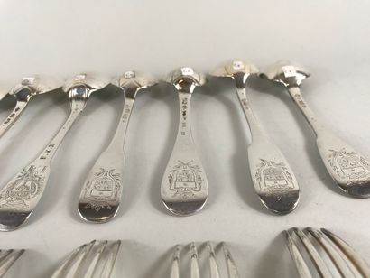 null Ensemble de couverts en argent, modèle baguette. Poinçons XVIIIème siècle. Chiffrés...