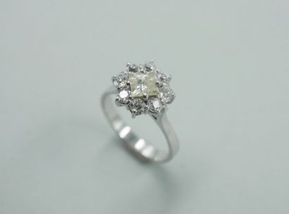 null Flower ring in 9k white gold, centered on a square diamond of 0.50ct in a setting...
