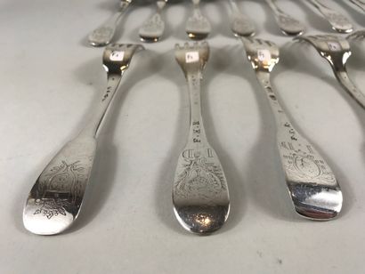 null Ensemble de couverts en argent, modèle baguette. Poinçons XVIIIème siècle. Chiffrés...