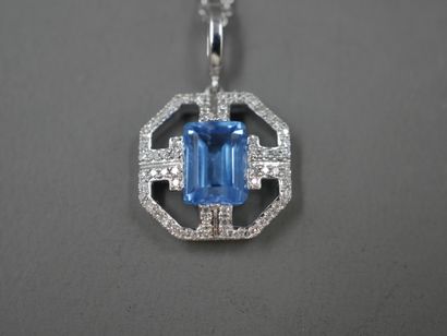 null Pendant in 18k white gold surmounted by a rectangular blue topaz of approximately...