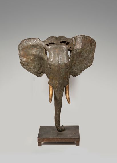 null Paul CHESNEAU (1967), attribué à

Importante tête d'éléphant en bronze à double...