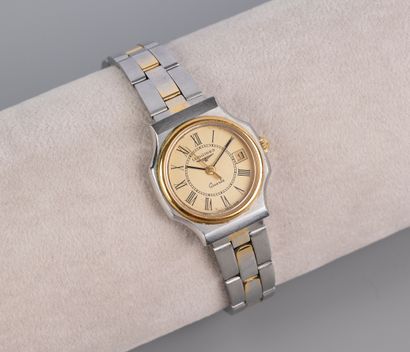 null 
LONGINES, Vers 1980.




Montre bracelet en plaqué or jaune et acier, cadran...