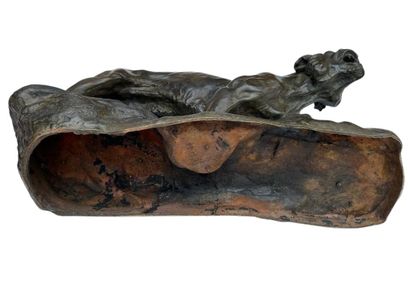 null 
Panthère

Epreuve en bronze à patine brune, signée sur la terrasse

Haut.:...