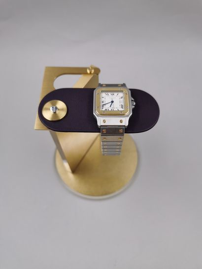 null MORIN DUBREUIL, modèle MD n°1

Support de montre en laiton, cuir violet et verre...