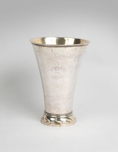 null SIMON RYBERG, STOCKOLM, VERS 1775.

Grand gobelet en argent et vermeil, le corps...