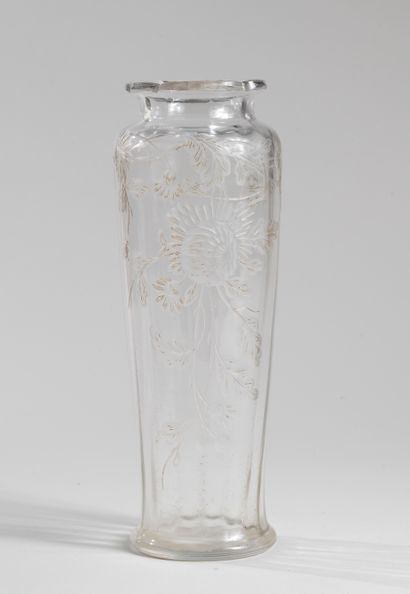 null Émile GALLE (1846-1904), Cristallerie Gallé

Vase évasé à légères côtes et à...