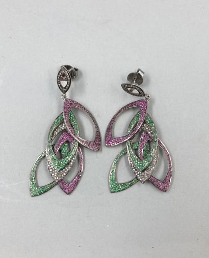 null Pair of patinated silver earrings composed of a drop of five multicolored motifs...