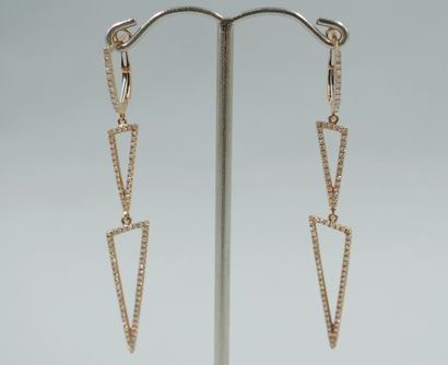 null Pair of 18k rose gold earrings composed of two triangular openwork motifs paved...