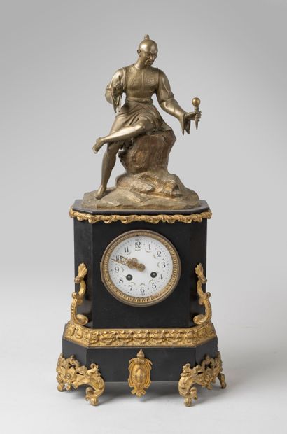 null Clock called "au chinois" in black marble, gilt bronze base and attributes,...