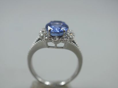 null Platinum pompadour ring set with an oval sapphire of about 4cts in a diamond...