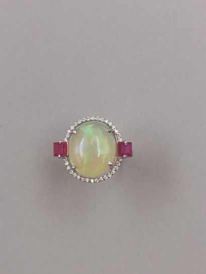 null 18k white gold ring with an opal cabochon of 4.70cts in a rose setting and two...