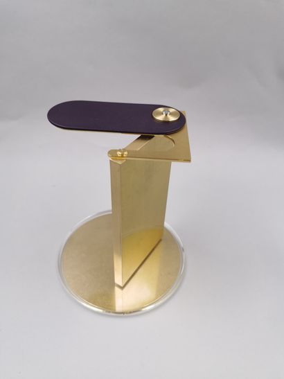 null MORIN DUBREUIL, model MD n°1

Watch stand in brass, purple leather and colorless...