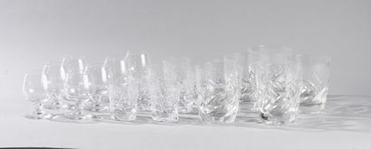 null 
Lot of glasses including:




DAUM, 7 crystal port glasses. Height: 8 cm; 8...