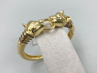 null 
Bracelet rush opening in silver gilt surmounted by two heads of panther faced.




Internal...