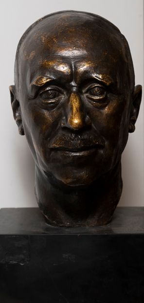 null Elie Jean VEZIEN (1890-1982)

Portrait of a man

Bronze. Lost wax Leblanc Barbedienne...
