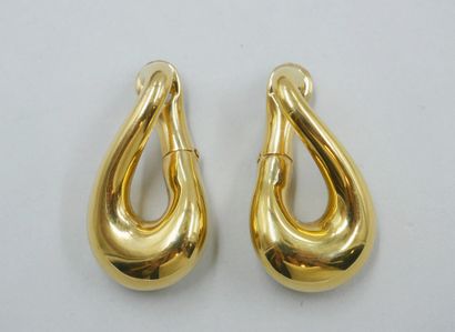 null FRED. 

Earrings in 18k yellow gold. 

Signed and numbered.

Length : 3,5 cm....