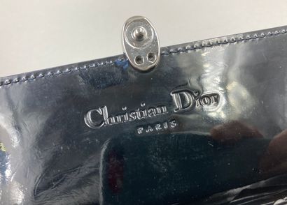 null CHRISTIAN DIOR. 

Wallet in black varnish. 

Signed.

New condition.