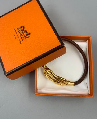 null HERMES Paris

Atame bracelet in natural leather and gilded metal. With Hermes...