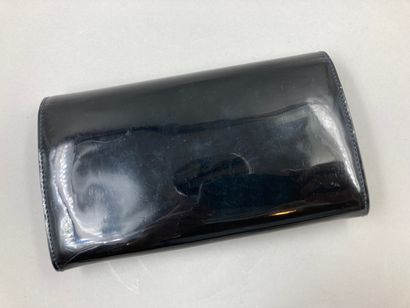 null CHRISTIAN DIOR. 

Wallet in black varnish. 

Signed.

New condition.