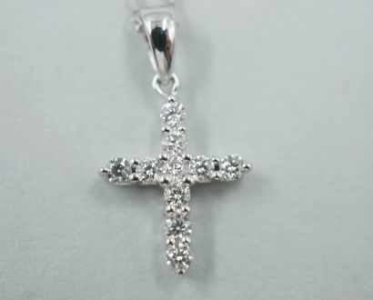 null Cross pendant in 18k white gold set with diamond. With its white gold chain....