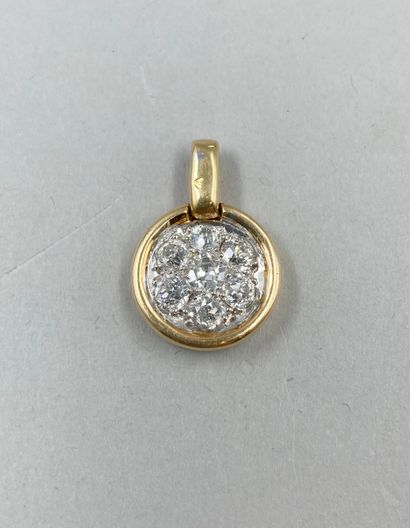 null Pendentif circulaire en or jaune 18k serti de 7 diamants taille ancienne pour...