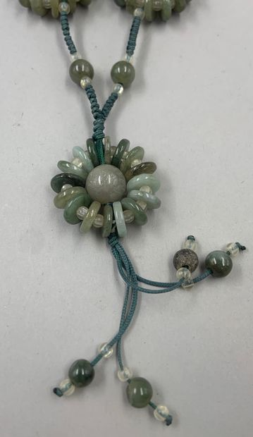 null Lot :

- Corded necklace decorated with flower and jadeite balls, Indian work....