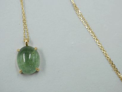 null Necklace in 18k yellow gold set with a cabochon-cut green tourmaline of about...