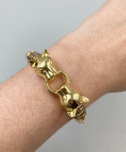 null 
Bracelet rush opening in silver gilt surmounted by two heads of panther faced.




Internal...