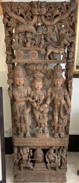 null Porte de temple en bois représentant des divinités. 

Haut.: 180 x 70