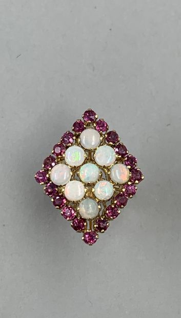 null 14k yellow gold ring, diamond-shaped bezel paved with cabochon opals in a ruby...