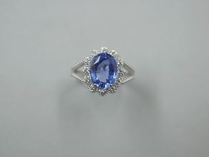 null Platinum pompadour ring set with an oval sapphire of about 4cts in a diamond...