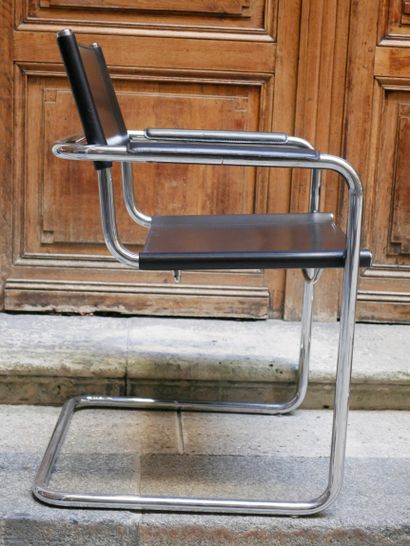 null Paire de fauteuils design dans le goût de Marcel BREUR. Structure en tubes de...