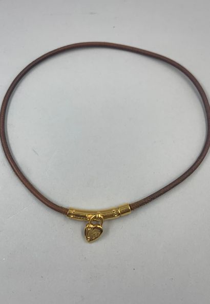 null HERMES Paris

Necklace in natural leather, gold-plated metal clasp adorned with...