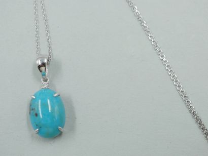 null 18k white gold pendant holding a turquoise cabochon of 4,5cts approximately...