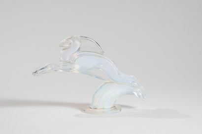 null Marius Ernest SABINO (1878-1961)

Paperweight in the shape of a deer in opalescent...
