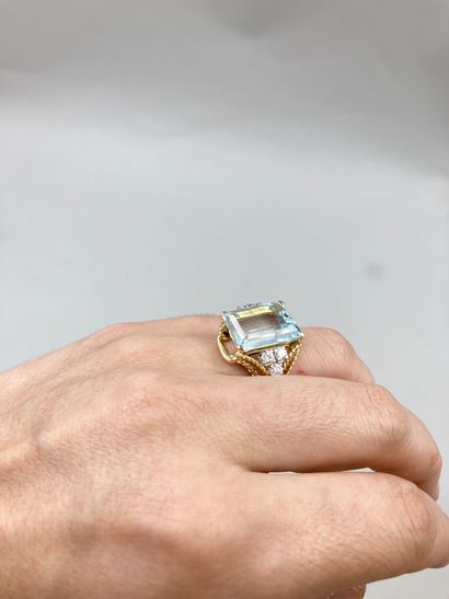 null 18k yellow gold ring set with an emerald-cut aquamarine of about 15 cts. and...