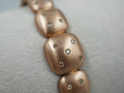 null 9k brushed pink gold half-rimmed bracelet with quadrangular motifs studded with...