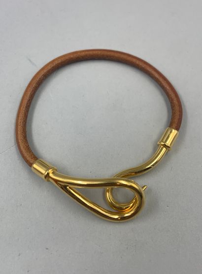 null HERMES Paris

Bracelet "Jumbo" en cuir naturel et métal doré. Avec boîte Hermès.

Longueur...