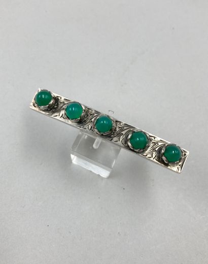 null Beautiful silver brooch 800/°° decorated with five cabochon-cut chrysoprases,...