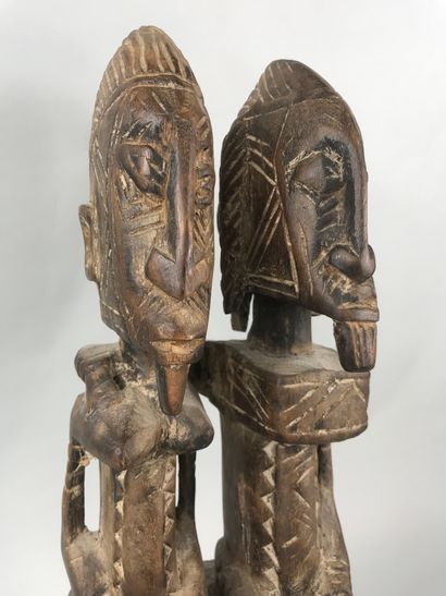 null Sculpture of a Dogon couple, Mali

Wood with brown patina

Height : 44,5 cm....
