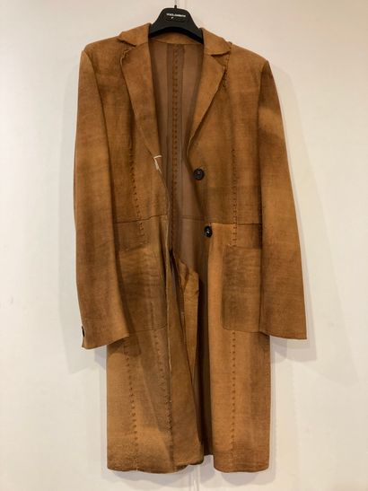 Brown suede coat, reinforced shoulders. 

Size...