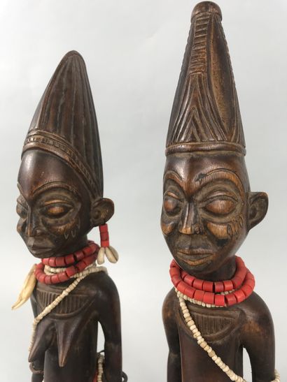 null Pair of Yoruba ibeji type statuettes, Nigeria

Wood with brown patina, beads,...