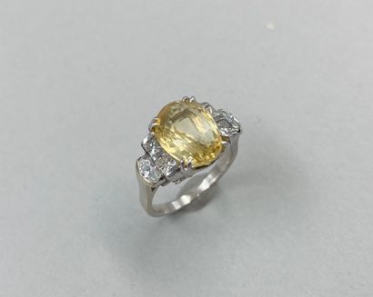 null 18k white gold ring set with a 5.86ct natural yellow Ceylon sapphire with princess...